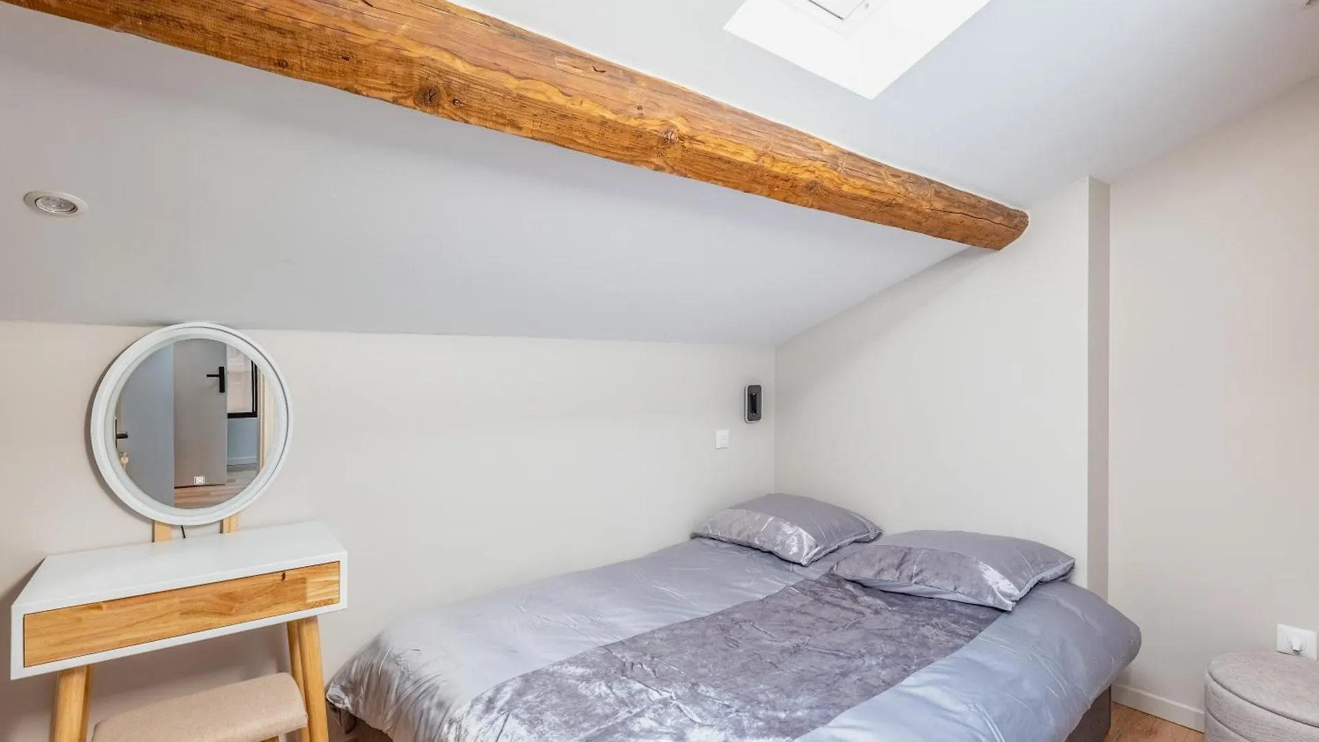 Vienne Apartment Lyon 0*,  France